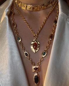 Gold Stacked Jewelry Aesthetic, Jewelry Stacking Ideas, Spanish Jewelry Aesthetic, Necklace Stacking Ideas, Necklace Stack Gold, Gold Jewelry Stack, Stacked Gold Jewelry, Neck Stack