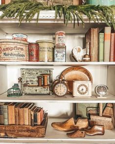 Antique Shelf Styling, Display Antiques In Home, Displaying Collections On Shelves, French Vintage Decor Living Room, Vintage Bookcase Decor, Antique Shelf Decor, Decorate With Antiques, Antique Decor Ideas, Shelf Display Ideas