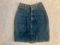 "Lovely 1980s vintage denim skirt Size 6- 8. Waist 25\", hips 32\", 19\" long In excellent vintage condition" Vintage Denim Skirt, Mini Pencil Skirt, Jeans Rock, 1980s Vintage, Denim Mini, Fun Bags, Vintage Denim, Denim Skirt, Really Cool Stuff