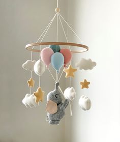 Elephant felt baby mobile. Mobile Bebe Diy, Diy Baby Decor, Baby Mobile Ideas, Crib Mobile Boy, Felt Mobiles, Hanging Crib Mobile, Elephant Baby Mobile, Diy Nursery Mobile