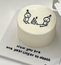 Birthday Quote Aesthetic, Meme Birthday Cake Funny, 90s Cake Design, Birthday Cake Drawing Aesthetic, Heartstopper Cakes, Anime Bday Cake, Original Birthday Cake, Cute Birthday Cakes Aesthetic, Birthday Cake Funny Ideas