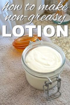 Learn how to DIY an easy, non-greasy lotion. It's frugal, eco-friendly, and best of all amazing for your skin! Learn how with www.goingzerowaste.com Chapstick Recipe, Homemade Lotion Recipe, Săpunuri Handmade, Diy Lotion, Homemade Lotion, Homemade Bath Products, Lotion Bars