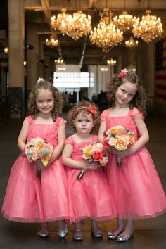 Flowergirls Dress Pink, Coral Flower Girl Dresses, Coral Wedding Colors, Sara Fashion, Peach Bridesmaid, Blush Pink Bridesmaids, Cheap Wedding Flowers, Flower Girl Bouquet, Kids Formal