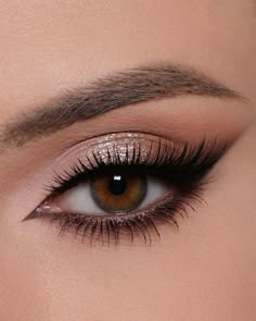 💄 Cat Eye Eyeshadow Makeup, Classy Prom Makeup, Champagne Makeup Look, Makeup For Grey Dress, Brown Eyeshadow Makeup, Classic Smokey Eye, Smokey Eye Makeup Steps, Birthday Makeup Looks, 15 Makeup