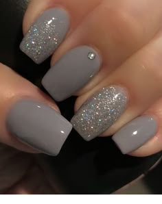 Nail Nude, Maquillage Yeux Cut Crease, Grey Nail Polish, Gray Nails, Short Acrylic Nails Designs, Nail Designs Glitter, Dipped Nails, Grey Dress, Nails Inc