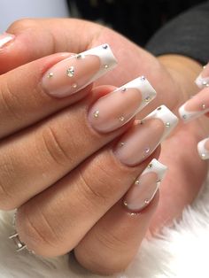 Simple Nails French Tip Coffin, White Nail Inspo With Gems, Square Nail Designs With Rhinestones, French Tip With Jewels Nails, Acrylic Nails With Diamonds Rhinestones, Prom Nail Ideas White, French Tip With Rhinestones Square, Nail Ideas Polygel, Birthday Biab Nails