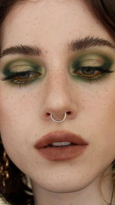 Funky Makeup, Green Makeup, Make Up Inspo, Green Eyeshadow