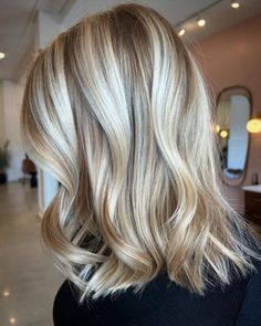 31 Spring Blonde Hair Ideas 2024 : Open the Season of Style and Freshness! Spring Blonde Hair, Blonde 2024, Spring Blonde, Blonde Ideas, Spring Hair Color Trends, Blonde Foils, Spring Hair Trends, Soft Balayage, Hair Foils