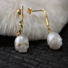 ----------------------------------💀💀 Description Of The Details 💀💀--------------------------- 1) Material: genuine ivroy freshwater pearl 9-11mm             carved as rose or skull  2) 925 sliver earring       or 925 silver coated 18K gold 3) if you want other color of pearl just message me. 4) length 3.5cm --------------------  Last Words -------------------------- Unique Halloween gifts 🎁Each order is  well gift packaged. Try to make every customer satisfied with the shopping in my small Sliver Earrings, Earrings Gothic, Skull Wedding, Freshwater Pearl Earrings, Silver Earrings Handmade, Freshwater Pearls Earrings, Skull Earrings, Wedding Jewelry Earrings, 925 Silver Earrings