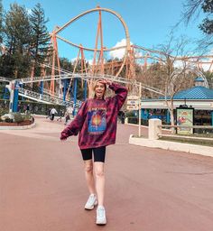 What To Wear To Six Flags Outfit, Outfit For Six Flags, Outfits To Wear To Six Flags, Six Flags Magic Mountain Aesthetic, Six Flags Photo Ideas, Outfit Amusement Parks, Outfit Six Flags