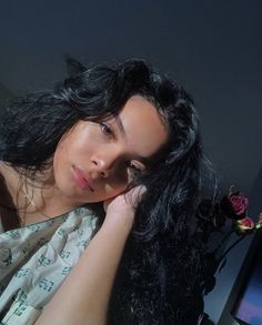 Latina Girl Aesthetic, Aesthetic Black Hair, Black Hair Aesthetic, Tumblr Hair, Curly Girl Hairstyles, Curly Hair With Bangs, Aesthetic Black, Girl Swag, Curly Girl