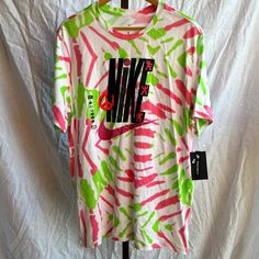 Nike Sportswear Festival Tie Dye T-Shirt - Green/Pink - Nike Item #: Dd1270-101. Men's Size Xl. Brand New With Tags. Authentic Nike Item Will Be Packed Securely & Shipped Quickly. Please Let Me Know If You Have Any Questions! Soccer Outfit, Shirts Nike, Pink Nike, Pink Nikes, Nike Green, Tie Dye T Shirts, Nike Shirts, Nike Sportswear, Dye T Shirt