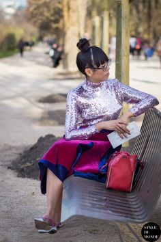 high shine. Susie in Paris. #SusieLau #StyleBubble Street Style Skirt, Ashley Williams, Leandra Medine, Giovanna Battaglia, Anna Dello Russo, Style Star, Skirt Shoes