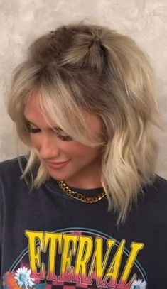 Cute Hairstyles For Short Hair And Bangs, Short Blonde With Bangs, Short Messy Hair Women, Trendy Blonde Hair Short, Cute Short Blonde Hair, Short Blonde Hair With Bangs, Shaggy Lob With Bangs, Ways To Style Short Hair, Cute Short Hair