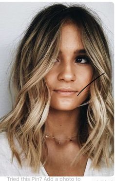 Lob Haircut And Color, Blond With Smudged Roots, Bronde Haircolor Brunettes Short Hair, Medium Length Bayalage Hair, Jesse Decker Hair, Bronde Balayage Medium Length Hair, Medium Length Haircut Dark Blonde, Cozy Blonde Hair, Jessie James Decker Hair Short