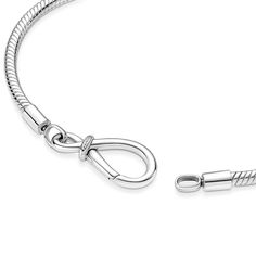 Inspired by the bond between a mother and child, the Pandora Moments Infinity Knot Snake Chain Bracelet features an asymmetrical infinity knot that serves as the clasp. Two raised threads divide the bracelet into three sections. This symbol of eternal love can be worn on its own or personalized with one charm or dangle charm on the clasp and 14–16 charms, dangle charms or pendants on the rest of the bracelet. Sub Bracelet, Bracelets Collection, Infinity Knot, Bracelet Pandora, Snake Chain Bracelets, Knot Bracelet, Pandora Bracelets, Dangle Charms, Pandora Bracelet