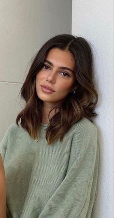 Hair Cut Brunette Girl, Haircuts That Make You Look Older, Fall Medium Length Hair Brunette, Short Hair With Light Layers, Medium Brown Fall Hair Color, Loose Waves Hair Medium Shoulder Length, Short Mid Length Hair Straight, Med Length Brown Hair, Medium Haircut Women Round Face