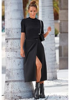 Workwear Midi Skirt With Side Slits, Chic Midi Skirt With Side Slits, Party Midi Skirt With Side Slits, Stretch Midi Skirt With Side Slits, Chic Non-stretch Split Skirt, Midi Outfits, Edgy Look, Weekend Outfit, Black Skirt