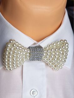 Pearls bow tie for men, White bow tie, Men's bow tie with pearl beads, Wedding accessories,White tie, Bridal tie, Bow tie   Bow tie for men. A bridal bow with a silver-gray center. Bow tie woven by hand from acrylic and glass beads. A unique addition to the original stylization for an exceptional man. I do everything by hand! I sew beads by hand and a belt with a clasp is also sewn by my  hand. The size of the bow tie is approx. 9 cm x 5, cm (3.5 x 2 inches). The closure can be adjusted on a 16 mm (0.45 inch) velvet strap.  Choose a velvet tape color - white or black or gray. The maximum neck circumference is 47 cm (18.5 in) A unique addition to the unique man. The colors in the pictures may be slightly different in reality. Bridal Bow, Bow Tie For Men, Black Tie Optional, White Bow Tie, Tie Bow Tie, Grey And Coral, Tie For Men, Tie Men's, Tie Bow