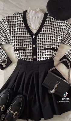 Preppy Chic Outfits, Money Clothes, Gossip Girl Outfits, Outfits Preppy, Preppy Chic, Old Money Style, Blair Waldorf, School Fits, Swaggy Outfits