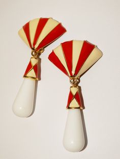 "The red and white enameled metal and plastic /Lucite dangling tier shape bottom size is 3 1/4\" inch tall x 1 3/4\" inch wide, 44.6 grams in weight in excellent vintage condition." Red Enamel Clip-on Jewelry, Retro White Drop Earrings, White Enamel Clip-on Jewelry, Retro White Dangle Earrings, Vintage White Drop Clip-on Earrings, Red Enamel Clip-on Earrings, Retro White Dangle Jewelry, Retro Red Dangle Earrings, Retro White Clip-on Jewelry