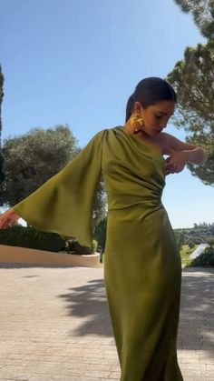 Formal Wedding Guest Dress Green, Fancy Wedding Dresses Guest, Long Sleeve Guest Wedding Dress, Olive Green Dress Wedding, Weeding Dress Outfits Women, Fall Formal Dresses Wedding Guest, Olive Wedding Dress, Green Dress Wedding Guest, Outfit Casamiento