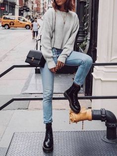 70 Best Dr. Martens Outfit Ideas 2023: How To Style Doc Martens Doc Martens Outfit Winter, Vinter Mode Outfits, Casual Weekend Outfit, Winter Outfits For School, Stylish Winter Outfits