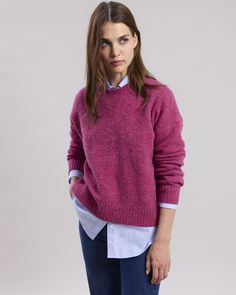 Women's sweater in alpaca and merino wool blend. Round collar. Visible stitching details on the back. Snug Wool Sweater For Fall, Snug Soft Knit Cashmere Sweater, Soft Knit Alpaca Sweater For Fall, Knitted Wool Sweater For Work, Casual Alpaca Textured Knit Sweater, Soft Knit Merino Wool Crew Neck Sweater, Soft Knit Merino Wool Sweater With Crew Neck, Winter Workwear Lambswool Sweater, Lambswool Sweater For Workwear In Fall