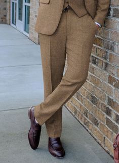 As the seasons change and the chilly bite of winter sets in, it's time to stow away your breathable, lightweight linen pants and opt for something more appropriate. Our Naples Oak Wood Tweed Pants fit the bill perfectly. Crafted from insulating wool flannel fabric, it traps heat and keeps you warm throughout the winter season. Its earthy oak wood tone and solid pattern make it a professional powerhouse and a prime choice for corporate soirées and weekend affairs. Moreover, its versatility extend Red Tuxedo, Herringbone Tweed Jacket, White Linen Suit, Winter Sets, Herringbone Suit, Royal Blue Suit, Tweed Pants, Rough Texture, Linen Suits