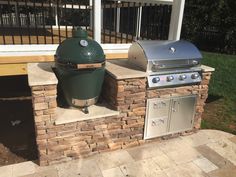 an outdoor bbq and grill built into the side of a house