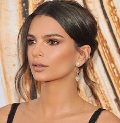 Emily Ratajkowski Makeup, Neutral Smokey Eye, Neutral Makeup Look, Wedding Hairstyles And Makeup, Makeup Tip, Prom Makeup Looks, Trening Fitness, Neutral Makeup