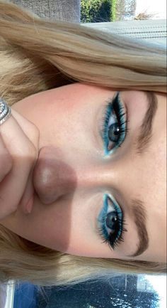 Make Up To Make Blue Eyes Pop, White Eyeliner Makeup Hooded Eyes, Hoco Make Up, Hoco Makeup Ideas For Blue Eyes, Blue Simple Makeup, Blue Makeup Looks Simple, How To Make Blue Eyes Pop, Evanescence Concert, Pretty Eyeliner