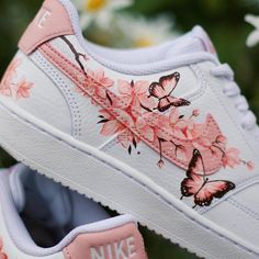 Sakura Design Custom Air Force 1 – unitecustom Sakura Design, Nike Shoes Women Fashion, Custom Shoes Diy, Basket Style, Nike Fashion Shoes, Preppy Shoes, Pretty Shoes Sneakers, All Nike Shoes, Shoes Outfit Fashion