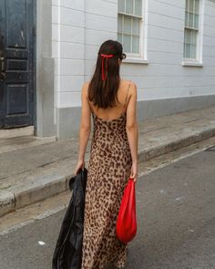 Un poco de animal print 🐆 • • • • • #winter #invierno #fashion #zara #zarawoman #look #lookwisxinspo #outfit #fashionstyle #style #styleinspiration #stylefashion #stylemilkshake #styleinspo #fashionbattlexlookwis #fashionable #winterstyle #autumstyle #animalprint #leopard #leopardprint Backless Slip Dress, Desert Chic, Beach Party Dress, Animal Print Dress, Vestidos Vintage, Suspender Dress