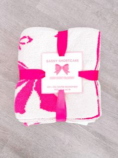 We are so excited to introduce the Hot Pink Bow Blanket from Sassy Shortcake. Featuring a HOT PINK reversible bow design, this fuzzy, super soft blanket is perfect for your room! Whether you're snuggling up with a good book or just trying to beat the chill, get out your favorite pjs and cuddle up! content: 100% polyester microfiber size: 50" x 60" Cute Preppy Things, Preppy Stuff To Get For Your Birthday, Bow Things, Hot Pink Bedroom Aesthetic, Blankets, Girly Christmas Gifts