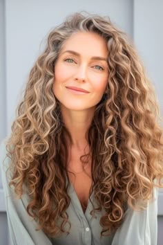 Over 50 Long Hair, Olive Skin Blonde Hair, Lace Front Blonde, Long Hair Highlights, Long Hairstyles For Women, Grey Curly Hair, Romantic Curls, David Schwimmer, Hairstyles For Women Over 60