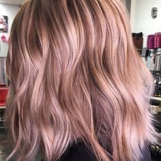 Beautiful Strawberry Blonde Hair Color Ideas Bob With Pink Highlights, Pink Balayage Blonde, Pink Toned Blonde Hair, Strawberry Pink Hair, Rose Balayage, Strawberry Blonde Hair Color Ideas, Natural Strawberry Blonde Hair, Rose Blonde Hair