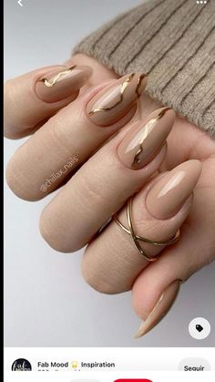 Lines On Nails, Neutral Nails, Classy Nails, Chic Nails, Nails Inspo, Short Acrylic Nails, Gold Nails