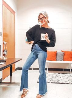 Dinner Guest Outfit, Work Dinner, Jeans Outfit Fall, Outfit Night, Sassy Outfit, Off The Shoulder Sweater, Dinner Guest, Weekend Style, Warm Jacket