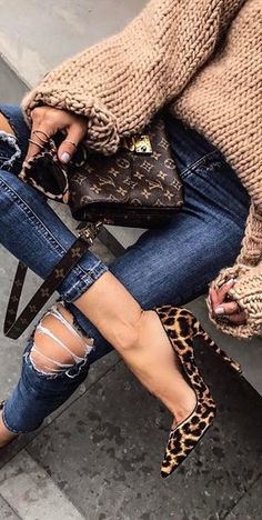 Everything. Sweater, pumps, Louis Vuitton, sunglasses, ripped jeans Leopard Print Heels, High Street Fashion, Foto Tips, 가을 패션, Looks Style, Street Chic, Mode Inspiration, Fall Winter Outfits, Street Styles