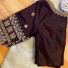 Blouse Designs High Neck, Fashionable Saree Blouse Designs, Cutwork Blouse Designs, New Blouse Designs, Indian Saree Blouses Designs, Blouse Designs Indian, Simple Blouse Designs, Ladies Blouse Designs, Brown Blouse