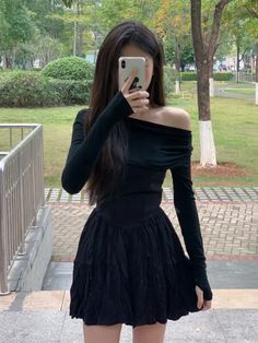 Black Bandage Long Sleeve Dress | Karina - Aespa | K-Fashion at Fashionchingu Summer Outfit With Heels, Formal Outfits For Women Events, Kpop Dress, Korean Fashion Ideas, Fashion Chingu, Small Black Dress, Korean Fashion Dress, Karina Aespa, Stylish Work Outfits