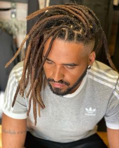 Veja esse #antesedepois de arrasar 🔥 #locs com extensões criados para o @iago_damacena . #locs #locsisters #locstyles #dread #black #brownskin #dreadlocs Long Hair Styles Men, Locs, Mens Hairstyles, Curly Hair, Long Hair, Curly Hair Styles, Dreadlocks, Long Hair Styles