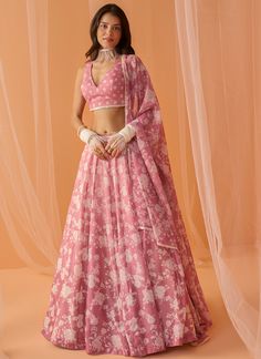 Discover the allure of Dusty Pink and White Floral Printed Lehenga – a captivating ensemble of chanderi fabric with exquisite print, stone work, and embroidery. Cancan Lehenga, Print Lehenga, Lehenga Pattern, Printed Lehenga, Anarkali Lehenga, Floral Print Sarees, Scallop Border, Pink Lehenga, Padded Top