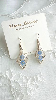 Thank you for visiting Fleur_Belles! 🌸 An elegant pair of pressed flower earrings made with real pressed flowers, forget me not and gold flakes.  🌺Due to the handmade nature of this product, slight variations may occur, however, the design remains as similar as possible. 💖CARE about the handmade earrings💖 Please keep in a dry place and avoid prolonged direct sunlight, water, chemicals and perfumes to maintain and preserve the earrings beauty. Blue Pressed Flower Earrings For Gift, Elegant Blue Pressed Flower Earrings, Flowers Jewellery, Handkerchief Style, Flowers Gifts, Flower Bag, Gold Flakes, Earrings Blue, Pressed Flower