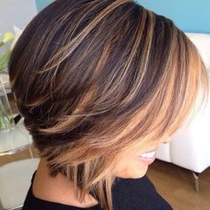 I like the dimension the color differences make. short+brunette+bob+with+light+caramel+balayage Short Layered Bob Hairstyles, Bob Hair Color, Balayage Bob, Stacked Bob Hairstyles, Popular Haircuts, Girl Haircuts, Haircut And Color