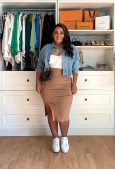 Outfit Goals Plus Size, Casual Everyday Outfits Plus Size, Casual Pencil Skirt Outfits Plus Size, Casual Brunch Outfit Midsize, California Plus Size Outfits, Sheer Cardigan Outfit Kimono Style, Modest Curvy Fashion, Mid Size Dinner Outfit, Casual Jeans Outfit For Work Summer