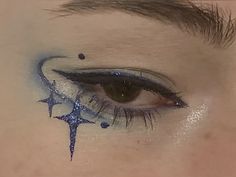 Constellation Eye Makeup, Star Makeup Hooded Eyes, Night Under The Stars Makeup, Blue Eye Makeup Aesthetic, Black Star Makeup, Blue Star Makeup, Blue Halloween Makeup, Blue Stars Aesthetic