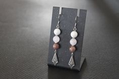 For all of you who love this gorgeous combination of colours or the properties of white howlite, rhodonite, and rose quartz, these earrings are for you!  They are made with natural 8mm white howlite, rhodonite, and rose quartz beads. The silver rhombus charm is stainless steel - stainless steel is hypoallergenic, does not oxidize and rust, and is very durable. Variation 1: 7cm Variation 2: 8cm Variation 3: 9,5cm Howlite Crystal, Rose Quartz Beads, White Howlite, Quartz Beads, Dangly Earrings, Quartz Rose, Cyprus, Charm Earrings, Crystal Earrings