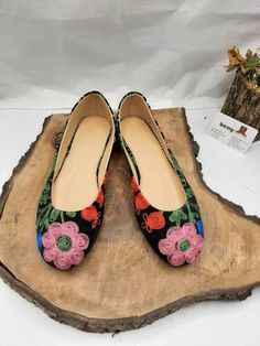 Hey, I found this really awesome Etsy listing at https://www.etsy.com/listing/688365595/handembroidery-genuine-leather-womens Red Shoes Flats, Hippie Sandals, Leather Flats Women, Fashion Cowboy Boots, Vintage Sandals, Shoes Comfy, Embroidery Shoes, Handmade Sandals, Loafer Women